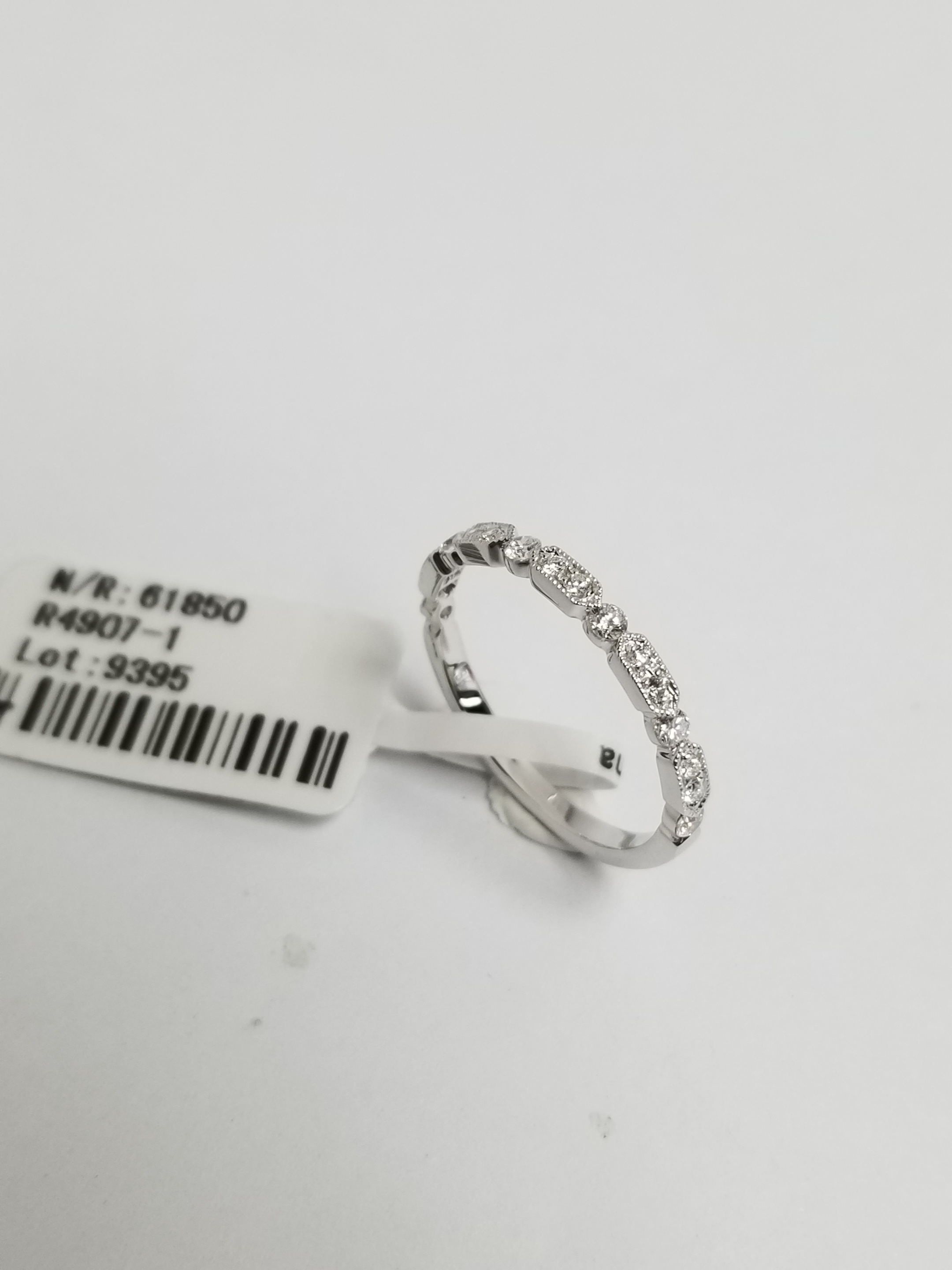 R4907-1_WEDDING RING_WG (2)